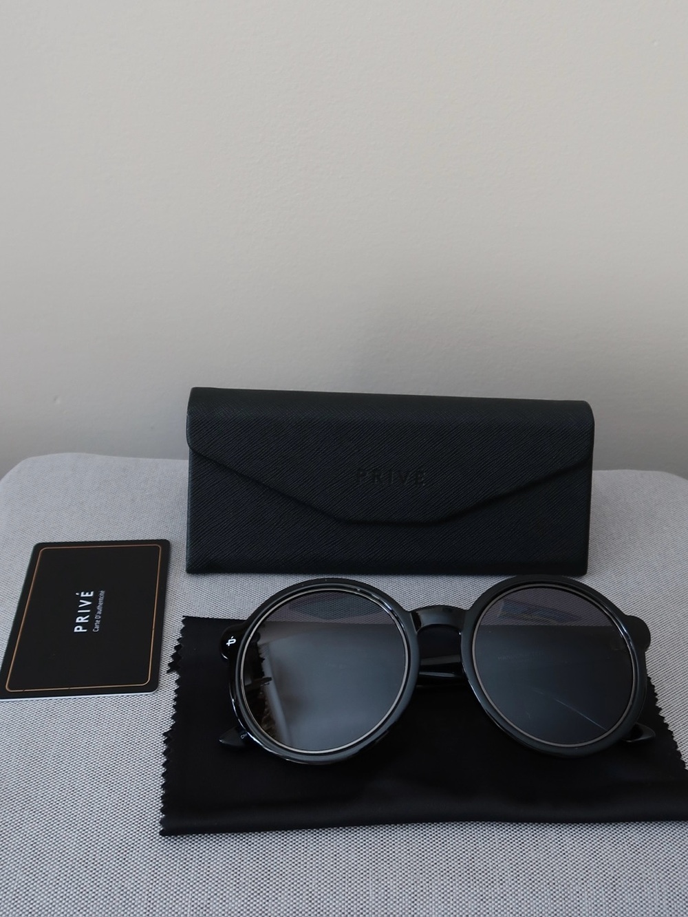 Privé Revaux The Boss Round Sunglasses Black Set